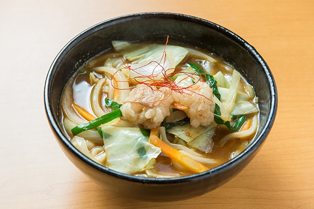 もつ味噌ちゃんぽんうどん(850円)。13：00～注文できる限定メニューで、黒毛和牛の新鮮な小腸がたっぷり入る