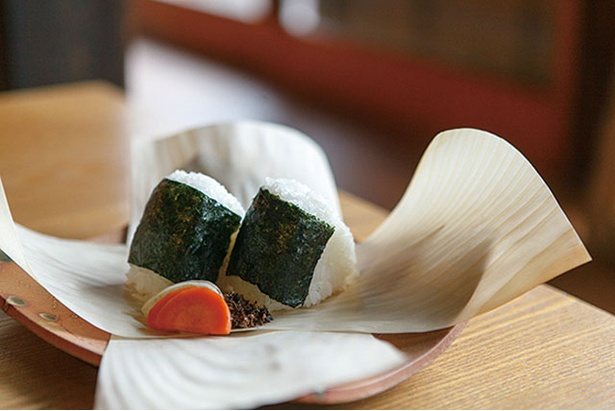 「イタル」。シンプルに塩の旨味を堪能したいなら、「塩おにぎり(450円)」がおすすめ