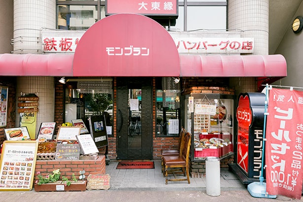 吾妻橋店は駅からすぐの場所にあってアクセス至便。東京スカイツリーも近い