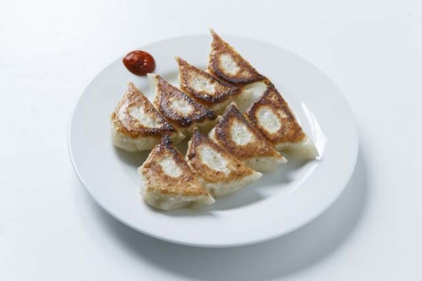 ｢焼餃子｣(500円)。1人前8個入り