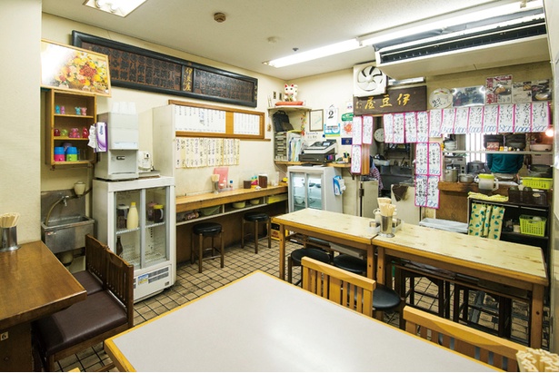 朝6時から営業している「伊豆屋」