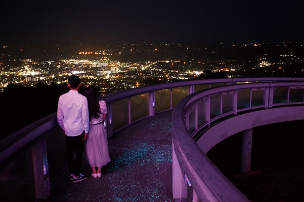 デートには欠かせない夜景スポット「蔵王山展望台」