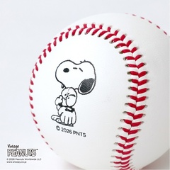 「PEANUTS サインボール」(1870円)の表面にあるスヌーピーの刻印