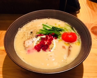 湘南の食材がどっさり！「渦雷」のジモト愛あふれる限定ラーメンを食べてきた！