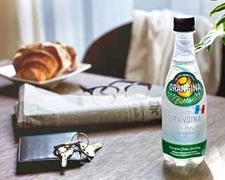オフィスでの気分転換にも！透明な「オランジーナ」ビターな大人向け新発売
