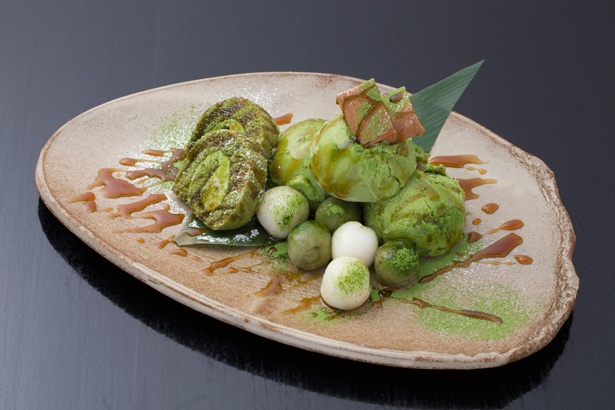 みんなでシェアしやすい平皿パフェ 「抹茶白玉パフェ」(720円)