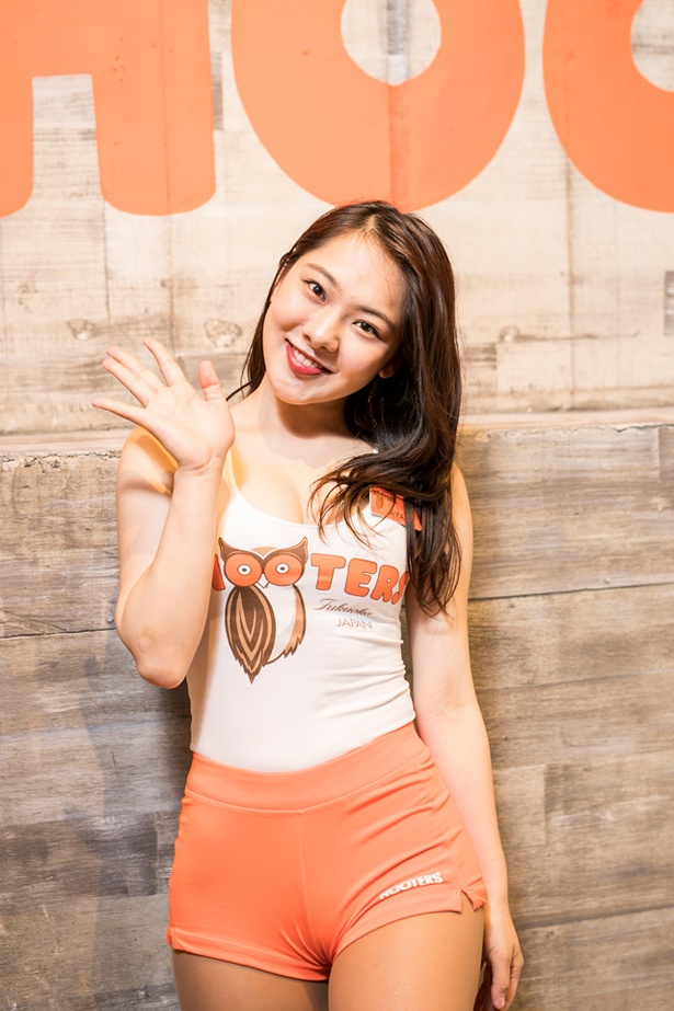 ミス フーターズジャパン コンテスト2018に出場する、HOOTERS福岡店のAYAKAさん