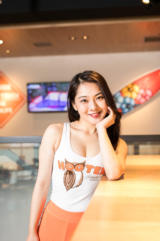 ミス フーターズジャパン コンテスト2018に出場する、HOOTERS福岡店のAYAKAさん