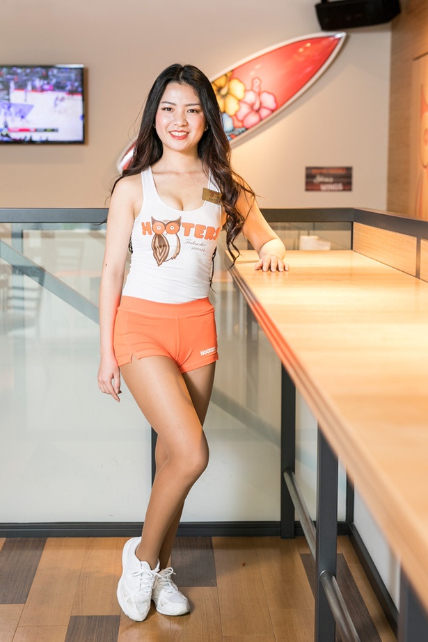 ミス フーターズジャパン コンテスト2018に出場する、HOOTERS福岡店のSATOMIさん