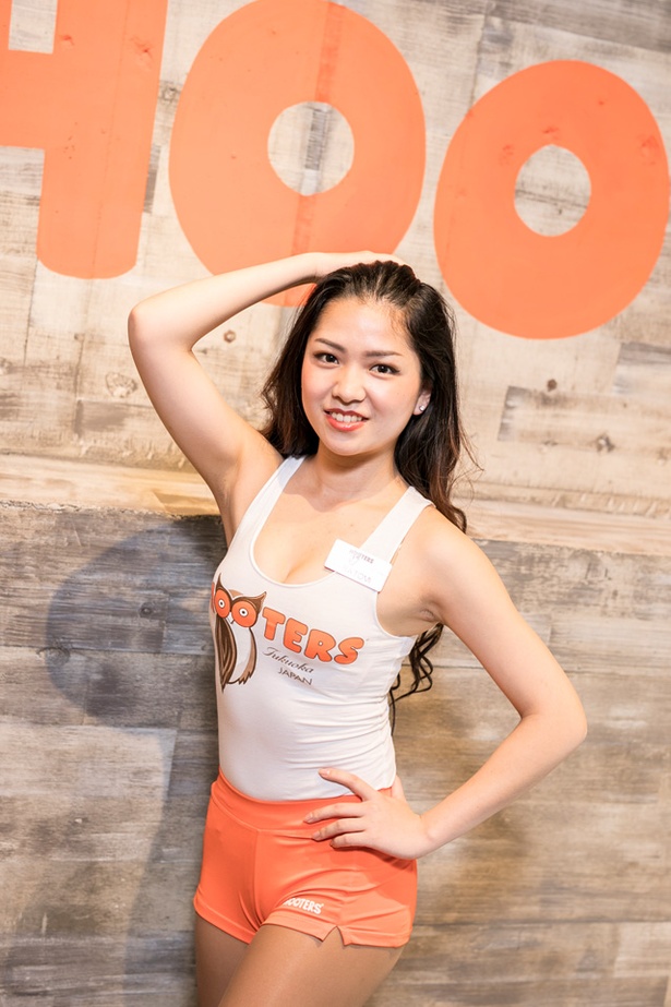 ミス フーターズジャパン コンテスト2018に出場する、HOOTERS福岡店のSATOMIさん