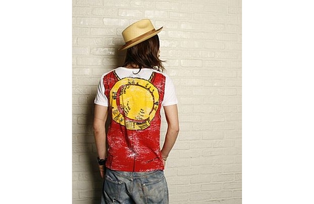 “だまし画Tシャツ”のうしろはこんな感じ