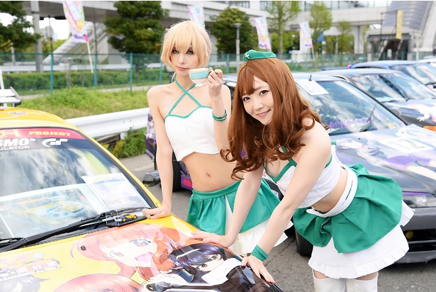 「ガールズ＆パンツァー」のダージリン(左：まりあさん)と、武部沙織(右：あずきもなかさん)