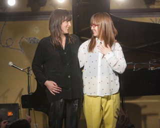 奥華子がフランスの国民的シャンソン歌手と共演！