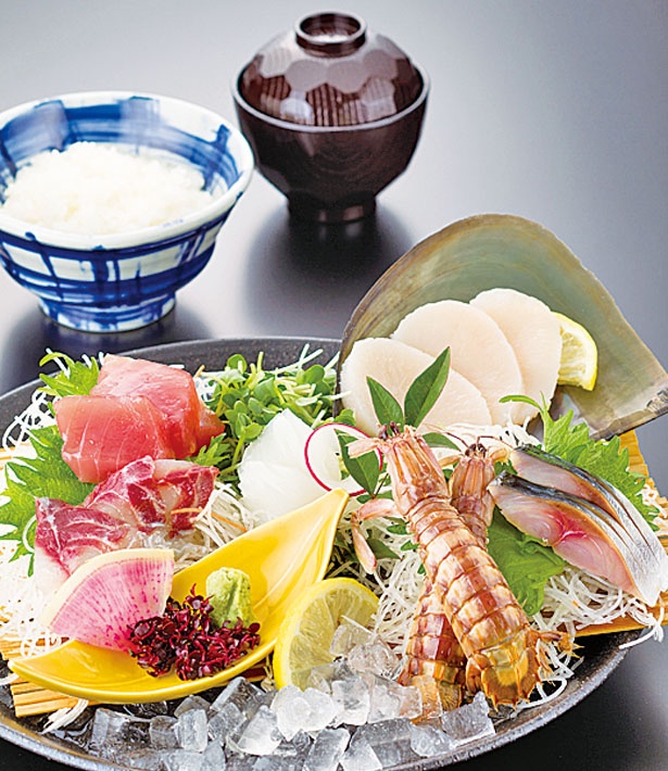 選べる1品の一例｢本日の刺身定食｣。ほかに海鮮丼や煮魚定食なども/魚太郎・蔵のまち