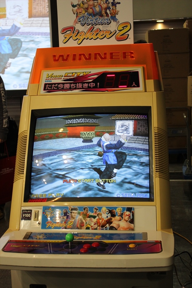 懐かしのバーチャファイター2筐体も登場