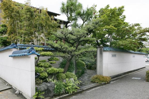 明治6年創業のあつた蓬莱軒本店は、「東海道膝栗毛」にも登場するほどの老舗/あつた蓬莱軒