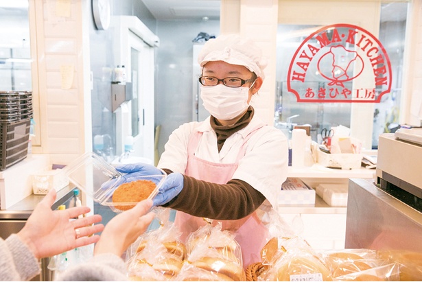 地元の老舗「葉山旭屋牛肉店」の葉山コロッケ81円は手頃なサイズと素朴な味が大衆人気の理由