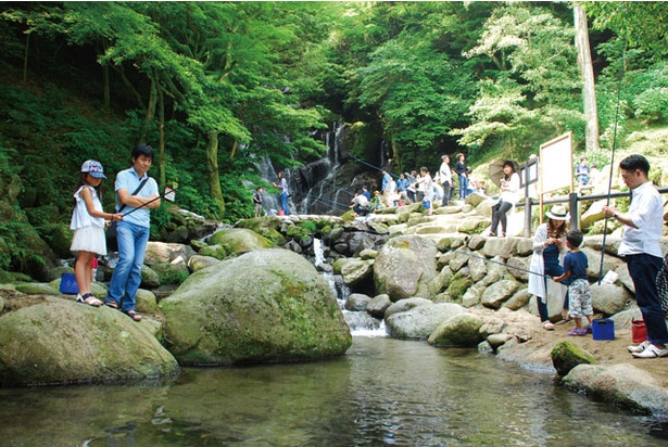 Gw期間限定 福岡 糸島で自然と触れ合える 白糸の滝 ヤマメ釣り祭り が開催 ウォーカープラス