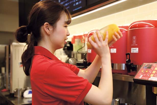 茶葉の抽出やトッピングの仕込みなどは、すべて店舗で行っている/ゴンチャ