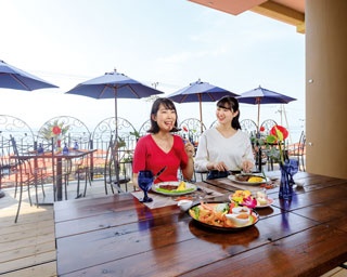 絶景テラスがリゾート感満点！淡路島のレストランで海をみながらバーベキューを