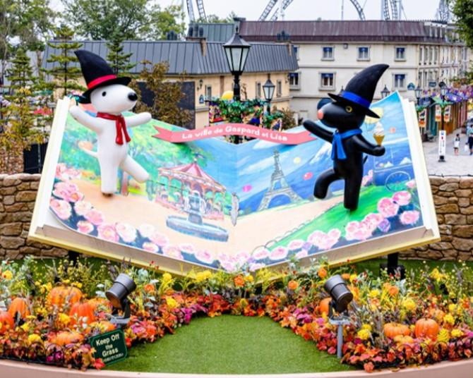 魔法使い風のリサとガスパールがお出迎え！「リサとガスパール タウン」でハロウィン限定メニューとスタンプラリーを楽しもう
