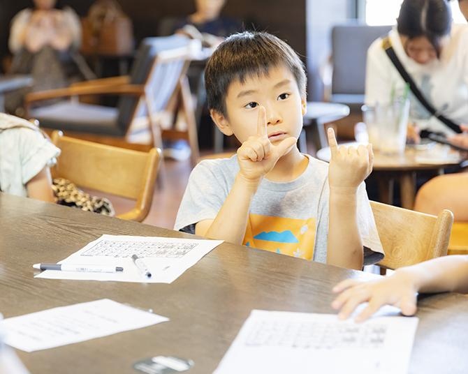 スターバックスが子どもたちの夢や学びをサポート ― 「ハミングバード プログラム」