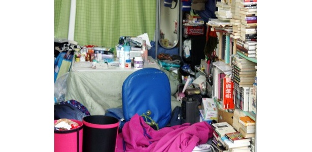 インテリアという言葉は、この部屋では無力に等しい…