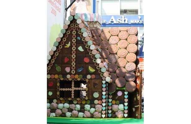 【写真】甘〜いお菓子の家「Jiyugaoka Sweets House」はコチラ！
