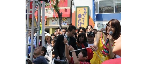 綱を引っ張ると…
