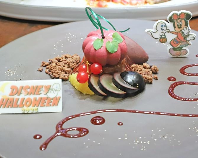 ディズニーアンバサダーホテルで楽しむハロウィーン！チャーム付き豪華ディナーとアートのように美しいサンドイッチを実食レポ