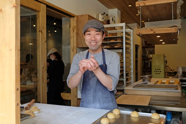 「意外な食材の組み合わせ、生地の食感の違いを楽しんでもらえたら」と店主の永松晃さん