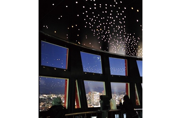 【写真】ロマンティック！展望室の天井には一面の星空がきらめく！