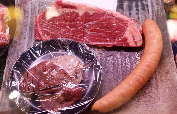 金券と交換すれば、分厚い赤身肉も楽しめちゃう