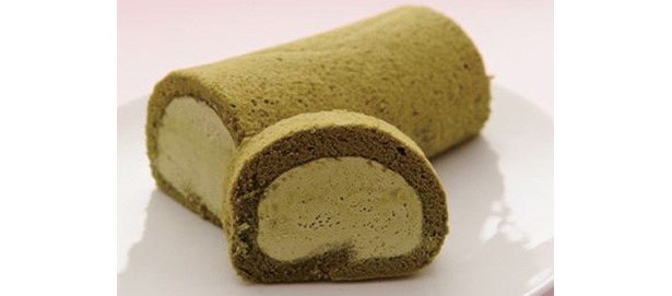 クリームと生地にたっぷり大和茶を練りこんだ“大和茶々丸ロール”（1200円）