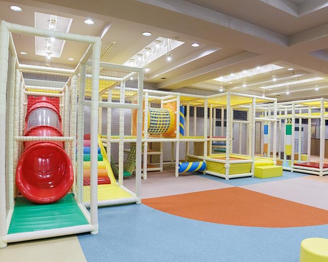 子どもは大はしゃぎ＆大人は絶景温泉でほっとひと息！天候を気にせず家族みんなが笑顔になれる北陸のエンタメリゾート【石川・片山津温泉】
