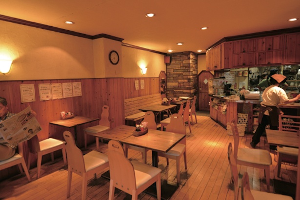 木のぬくもりが感じられる店内 / キッチン＆カフェ ひらき