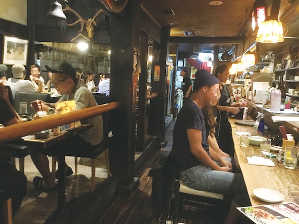 梁や柱に木をふんだんに使って、温かみを感じられる雰囲気に / 伍味酉 本店