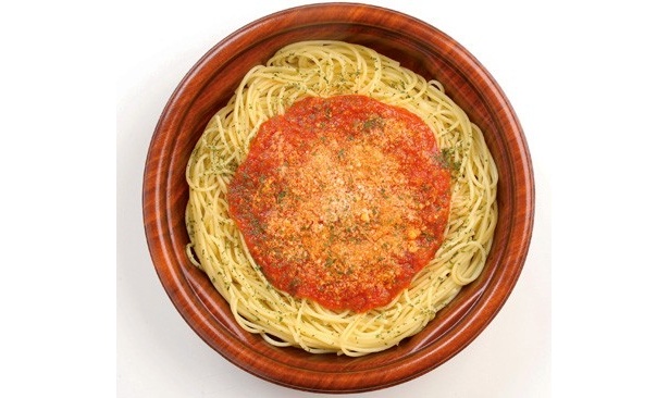 ボリューム系パスタも続々！　「トマトソースのボリュームパスタ」（398円）/ファミリーマート…5月11日(火)発売