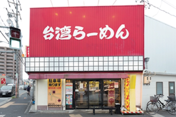 深夜でも外に行列ができることも / 台湾らーめんおか田