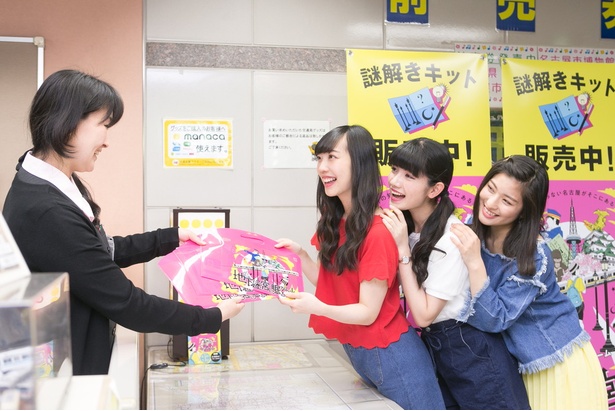 参加するには「謎解きキット」(2160円)が必要！駅の交通局サービスセンターでゲットしよう