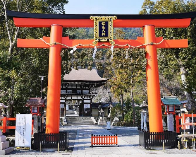 京都・松尾大社で日本酒を楽しむ「酒ハイかるた大会」開催！豪華景品＆蔵元の“酒ハイ”角打ちブース登場