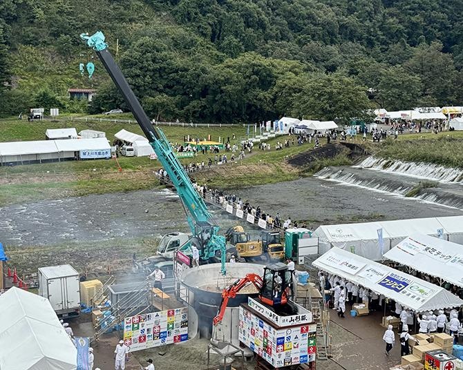 「芋煮会すっべ！」重機と直径6.5mの大鍋で3万食！山形「日本一の芋煮会フェスティバル」現地レポ、食の安全性への徹底的なこだわりとは？