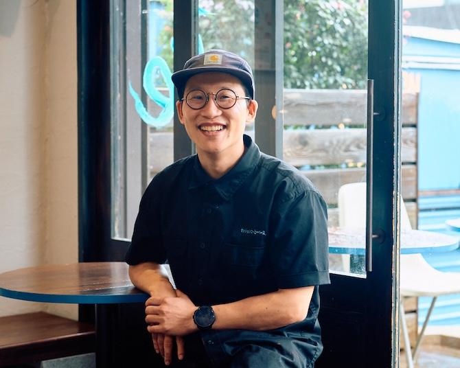 コーヒーで旅する日本／関東編｜メルボルンの朝を、茅ヶ崎の日常へ。「SESSION COFFEE BASE」が“再構築”するコーヒーの形