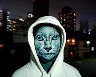 猫人間に泳ぐピザ!? 世界が注目するリアルなアート、チョーヒカルの｢超動物展｣が東京・名古屋で開催！
