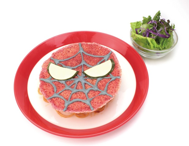 ボロネーゼの上にチーズで作ったスパイダーマンのマスクがオン！「スパイディ・スパゲッティ」(1300円)