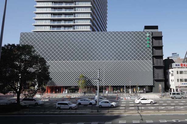 【写真を見る】世界的な建築家・隈研吾氏がデザインを監修した新生・「御園座」
