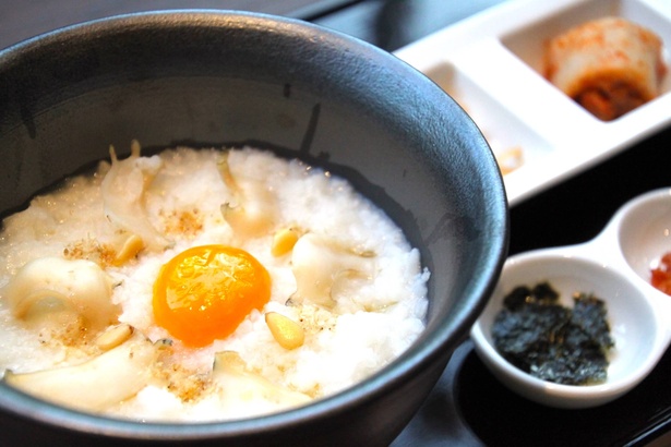 モーニングメニューの「あわび粥」(2,000円)