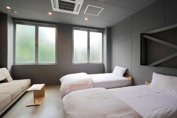 「Hostel STAND BY ME」の2階の個室(1泊7604円～)は一番人気。希望の方は早めに予約を