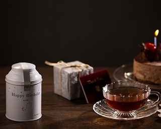 相手に合わせた星座の缶でお届け、ロマンティックな紅茶ギフト