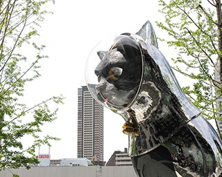 グランフロント大阪5周年で巨大アート作品などが展示 「GRAND ART FES」開催